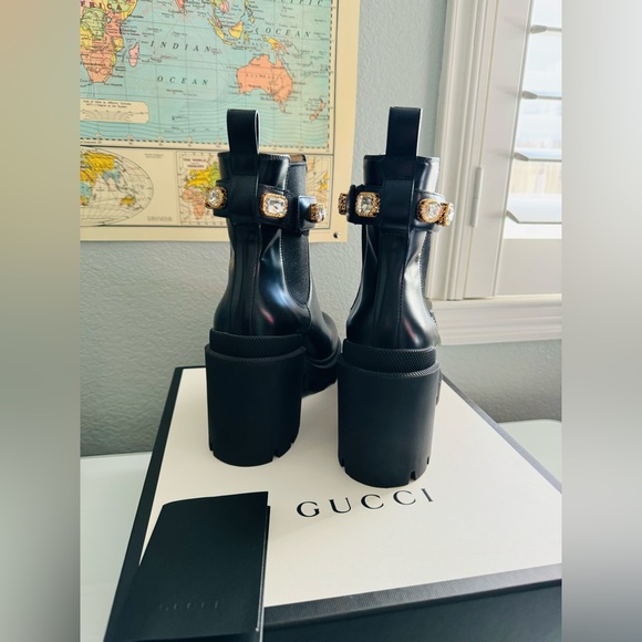 Gucci Black Leather Ankle Boots with Belt, and a size 40 (size 10 US) in women’s - Picture 4 of 4